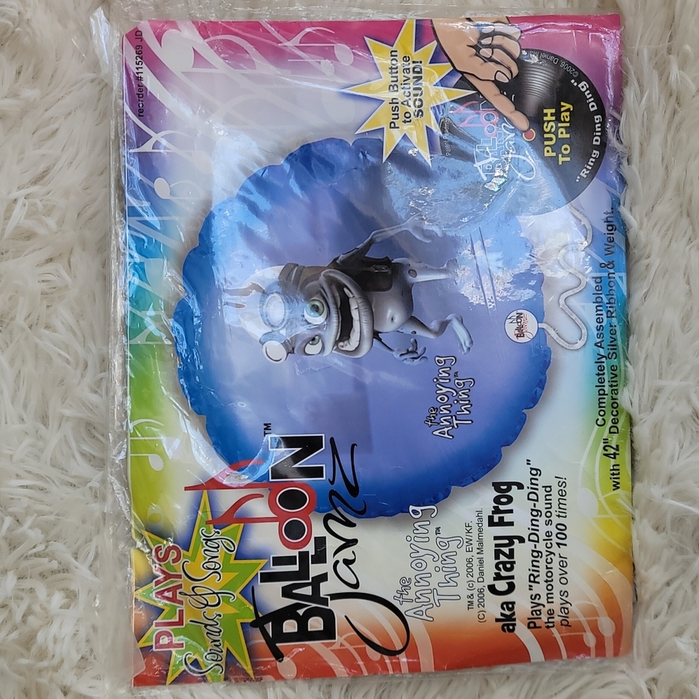 Ballon, crazy Frog, plays music, party